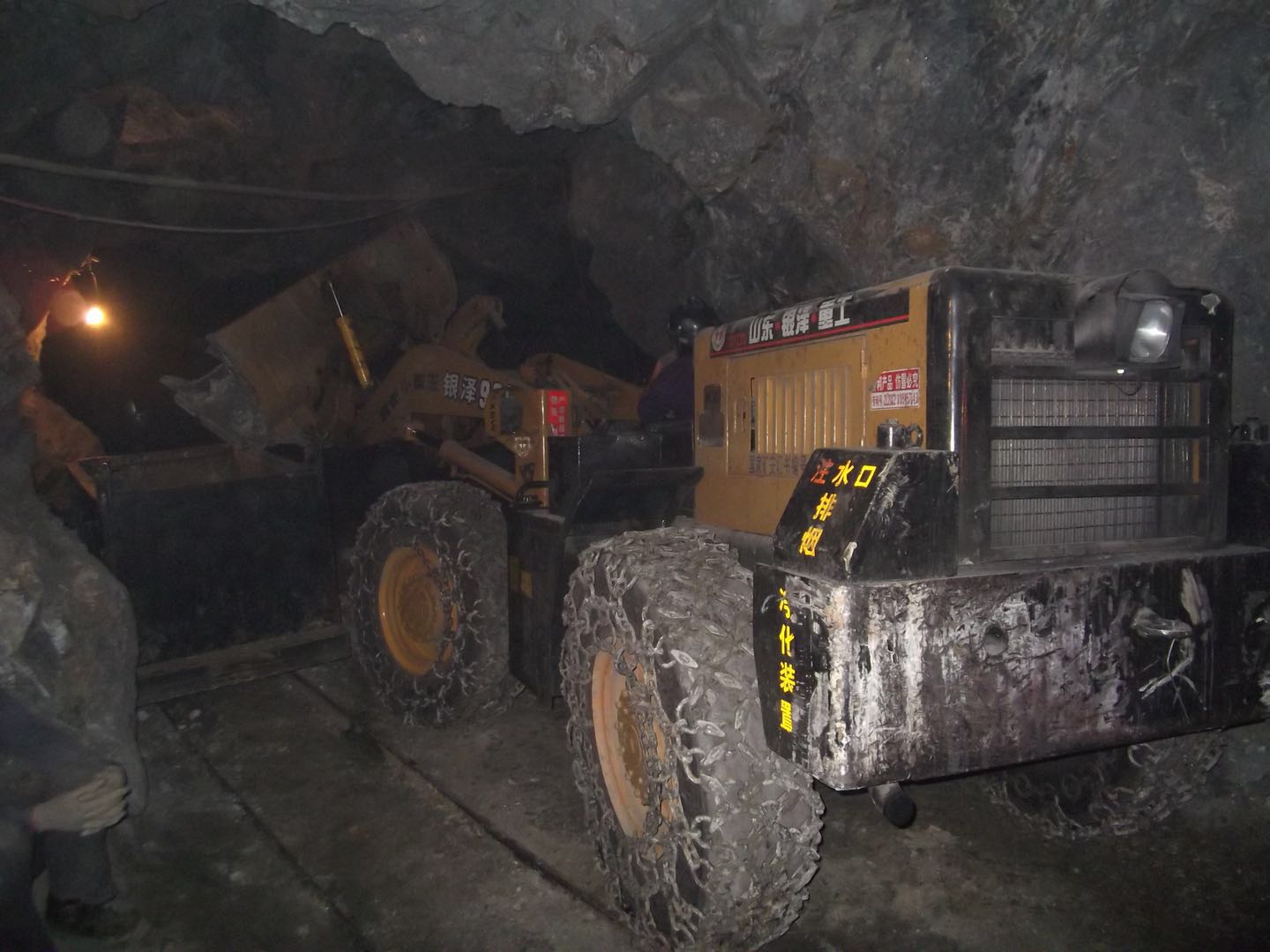 側(cè)卸裝載機(jī)類(lèi)